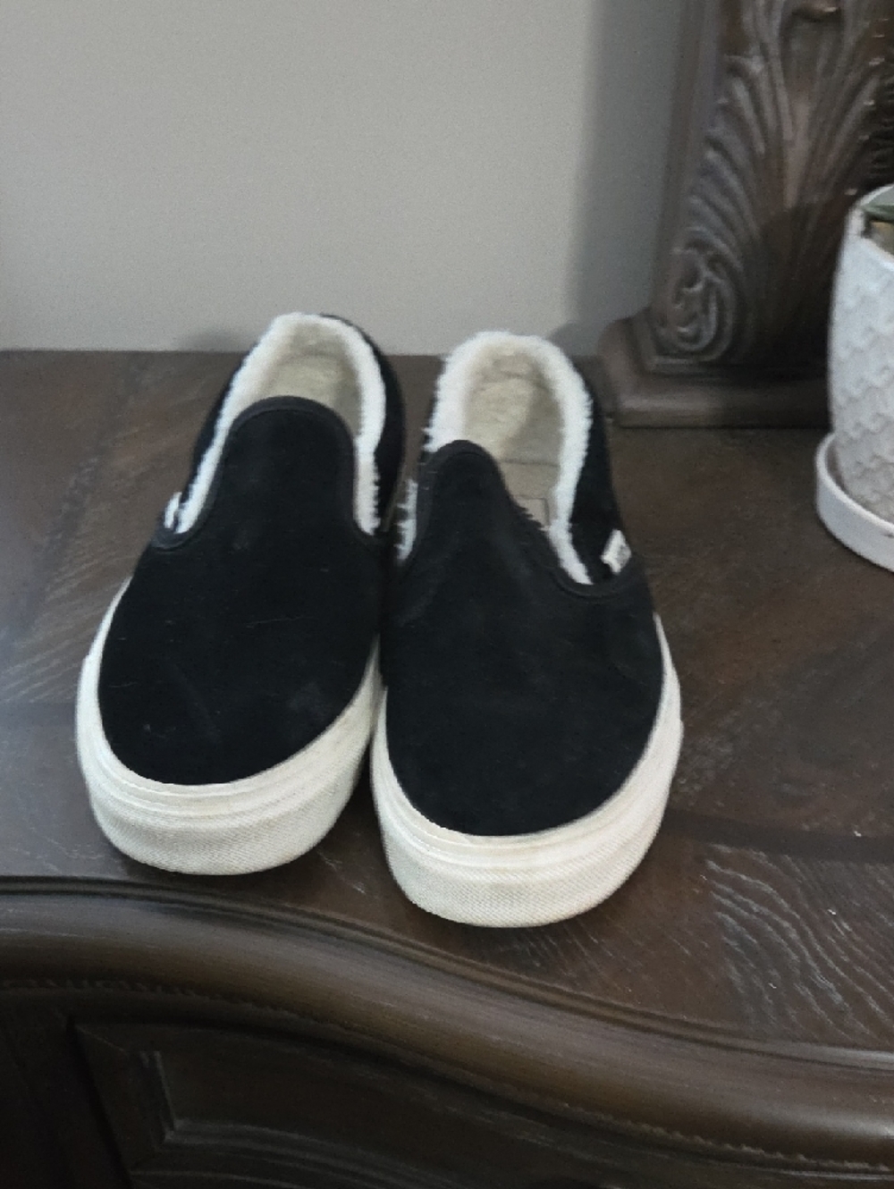 Unisex Vans Black Suede Slip-On Shoes with White Sherpa Lining - Picture 4 of 7